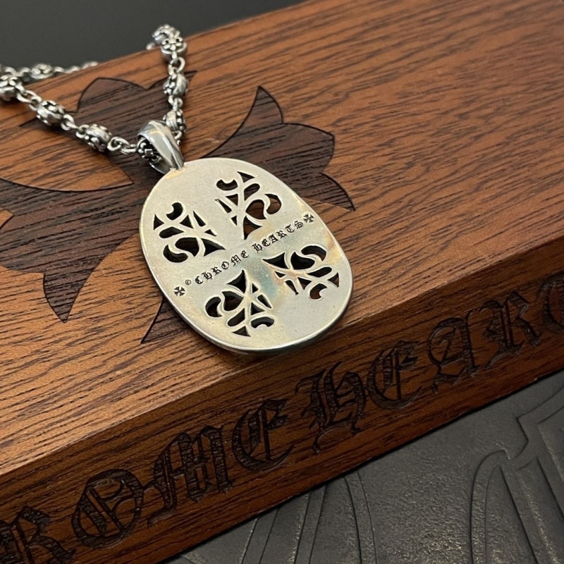 Ch*0me He**ts necklaces